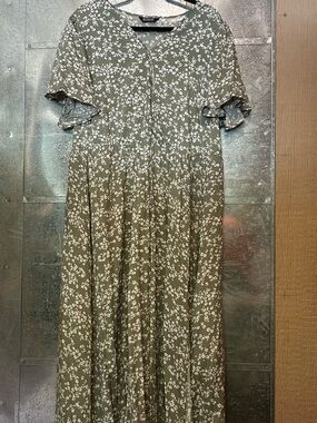 Bloomchic 22/24 Sage Green Ditsy Faux Wrap Midi Dress